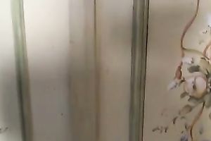 Amateur babe demonstrates her body for the camera