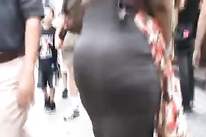 This mouth-watering goddess can hypnotize any dude with her large gazoo