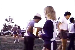 Pretty brunette hair college white wife blows penis of her boyfriend in the van