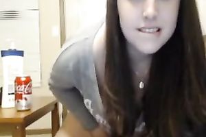 Pussy-fingering solo act with a dark brown gal fingering her cum-hole