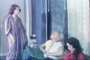 Appetizing dark brown with curvy body masturbates in front of the mirror