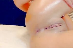 Hot golden-haired hotwife covers her butt with oil and masturbates on livecam