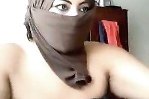 Chubby Pakistani hoe shows her body in cam solo movie scene