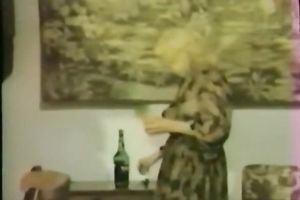 Buxom blond diva needs a guy to fuck her clam hard