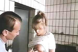 Blonde perverted floozy gave a good oral pleasure to the mechanic