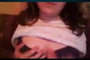 Amateur dark brown hotwife flashes her pantoons for the livecam