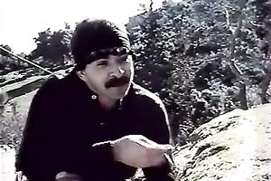 Kinky white bitch blows knob and demonstrates deepthroat talent