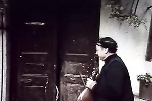 Kinky white bitch blows knob and demonstrates deepthroat talent