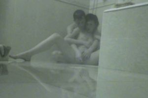 Dark-haired hussy Amy gets her fur pie fingered in the baths