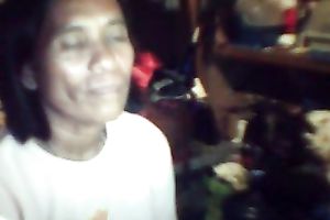 Webcam solo with an unattractive old Filipina fingering her cookie