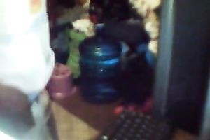 Webcam solo with an unattractive old Filipina fingering her cookie