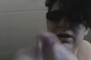 Super slutty nympho in sunglasses knows how to give a astounding irrumation