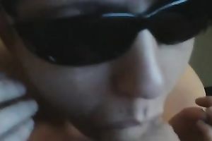 Super slutty nympho in sunglasses knows how to give a astounding irrumation