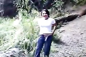 Curvy amateur Indian beauties take off their garments outdoor