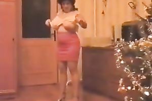 My corpulent aged horny white wife disrobes and shows her titties and gazoo