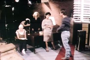 Spunky dark brown wench works on pecker with her face hole