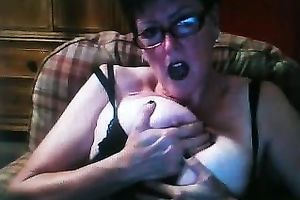 I love licking my large natural titties in front of my livecam