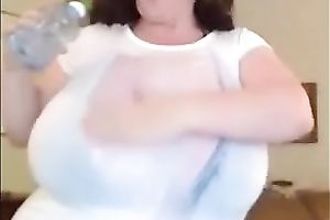Playing with my massive natural jugs in cam solo movie